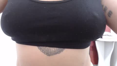 Snapshot of laura_hotyy chatting on 09/23/25, 01:36 Laura online show from 09/23/25, 01:36