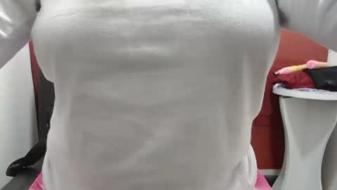 Snapshot of laura_hotyy chatting on 09/29/25, 02:22 Laura online show from 09/29/25, 02:22