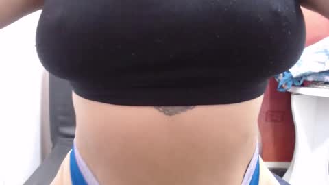 Snapshot of laura_hotyy chatting on 10/23/25, 01:43 Laura online show from 10/23/25, 01:43