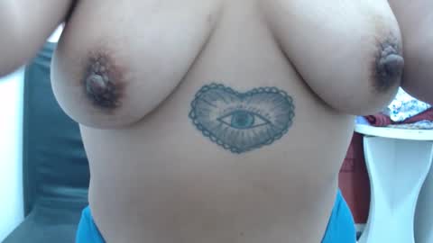 Snapshot of laura_hotyy chatting on 10/24/25, 02:24 Laura online show from 10/24/25, 02:24