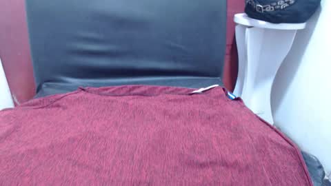 Snapshot of laura_hotyy chatting on 10/28/25, 11:36 Laura online show from 10/28/25, 11:36