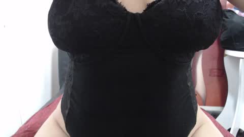 Snapshot of laura_hotyy chatting on 11/01/25, 01:13 Laura online show from 11/01/25, 01:13