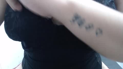 Snapshot of laura_hotyy chatting on 11/04/25, 01:16 Laura online show from 11/04/25, 01:16