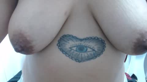 Snapshot of laura_hotyy chatting on 11/15/25, 10:12 Laura online show from 11/15/25, 10:12