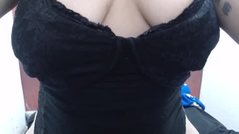 Snapshot of laura_hotyy chatting on 11/30/25, 01:31 Laura online show from 11/30/25, 01:31