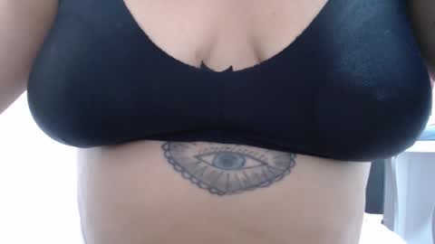 Snapshot of laura_hotyy chatting on 12/14/25, 03:12 Laura online show from 12/14/25, 03:12