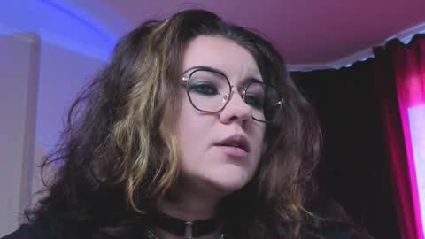 Snapshot of laura_karamazov chatting on 10/08/25, 12:14 Miss Laura online show from 10/08/25, 12:14