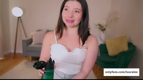 Laura Lee. online show from 03/10/25, 02:17