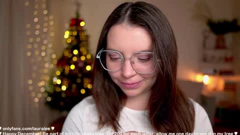 Laura Lee. online show from 12/22/25, 01:46