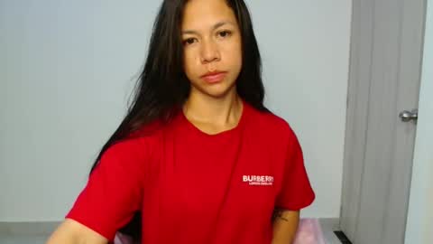 Snapshot of laura_macias chatting on 02/01/26, 10:47 lau online show from 02/01/26, 10:47