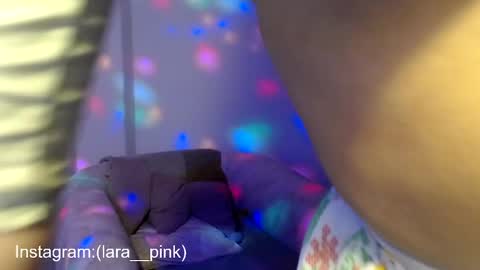 laura_pink01 online show from 01/28/25, 11:50