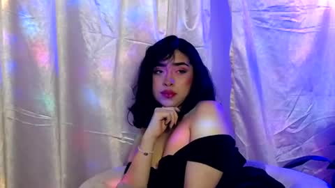 laura_pink01 online show from 02/13/25, 01:40