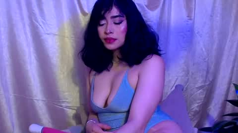 laura_pink01 online show from 03/02/25, 12:42