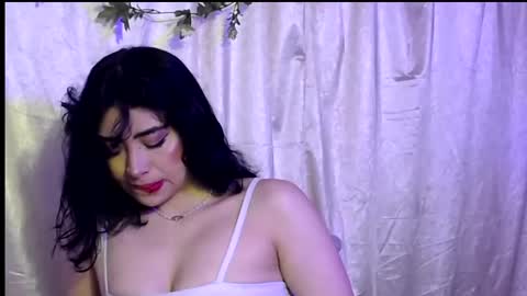 laura_pink01 online show from 03/08/25, 12:00