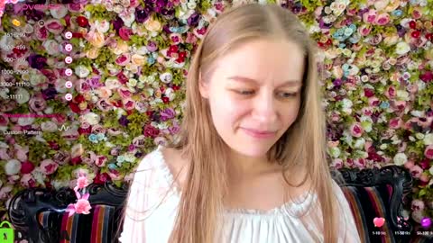 Snapshot of laura_pudd chatting on 12/11/24, 06:52 Laura online show from 12/11/24, 06:52