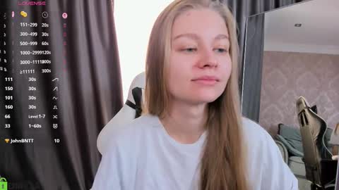 Snapshot of laura_pudd chatting on 10/04/25, 08:45 Laura online show from 10/04/25, 08:45