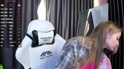 Snapshot of laura_pudd chatting on 02/19/26, 01:51 Laura online show from 02/19/26, 01:51