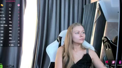 Snapshot of laura_pudd chatting on 04/16/26, 09:54 Laura online show from 04/16/26, 09:54