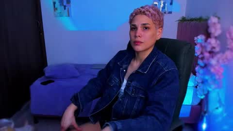 Laura Rose online show from 12/19/25, 06:20