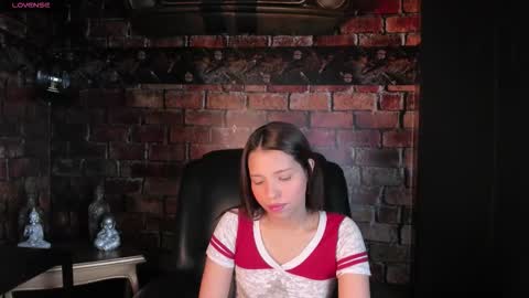 Snapshot of laura_serena chatting on 03/03/26, 11:38 laura_serena online show from 03/03/26, 11:38