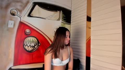 Snapshot of laura_serena chatting on 04/15/26, 11:28 laura_serena online show from 04/15/26, 11:28