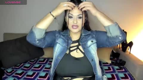 Snapshot of laura_sinner chatting on 09/19/25, 04:29 Laura online show from 09/19/25, 04:29