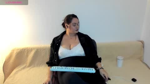 Snapshot of laura_sinner chatting on 01/06/26, 07:39 Laura online show from 01/06/26, 07:39