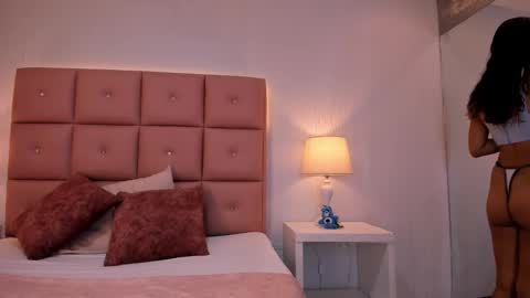 laura online show from 03/08/25, 02:40