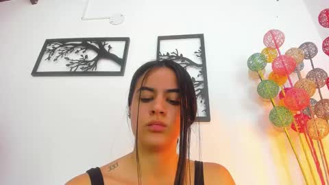 LAURA SOE online show from 02/02/25, 04:32