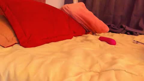 LAURA SOE online show from 09/25/25, 06:55