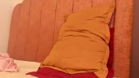 Snapshot of laura_soe chatting on 03/29/26, 08:31 LAURA SOE online show from 03/29/26, 08:31