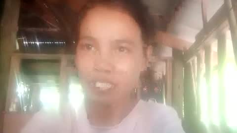 Snapshot of laura_sweet063 chatting on 07/15/26, 06:51 Laura online show from 07/15/26, 06:51