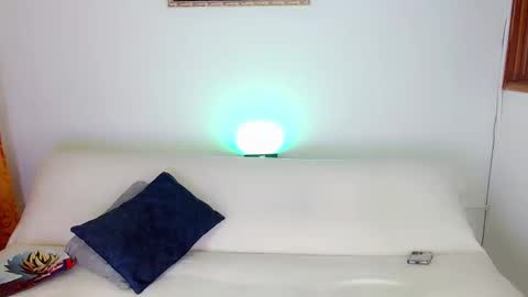 Laura online show from 03/09/25, 02:39