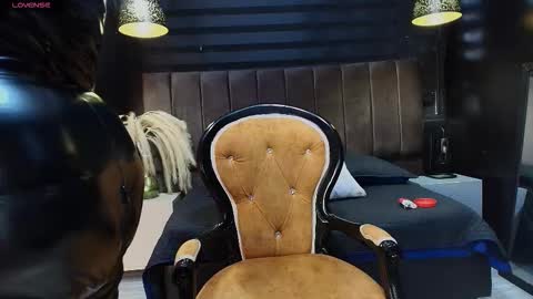 Laura wallets online show from 02/26/26, 06:29