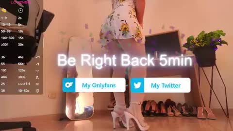 Laura Zans   I am sensual goddes and i was born for loveworshipping and enjoyment. online show from 07/11/26, 09:49