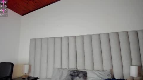 lauraagomezz__ online show from 01/24/25, 02:07