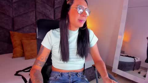 lauraagomezz__ online show from 01/28/25, 07:32