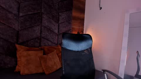 lauraagomezz__ online show from 02/04/25, 01:56