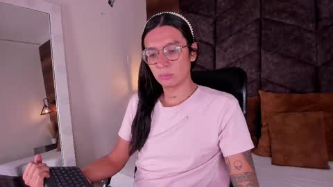lauraagomezz__ online show from 02/09/25, 12:19