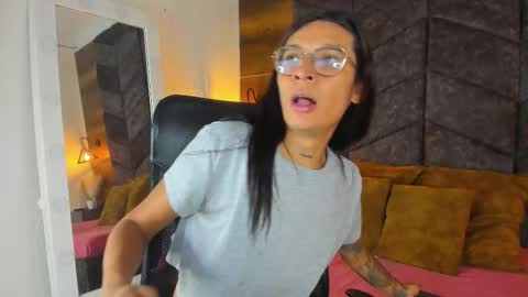lauraagomezz__ online show from 02/15/25, 07:28