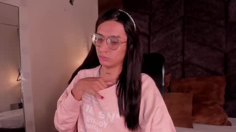 lauraagomezz__ online show from 02/25/25, 12:03