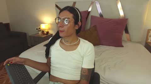 lauraagomezz__ online show from 02/28/25, 11:12