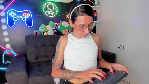 lauraagomezz__ online show from 03/04/25, 01:55
