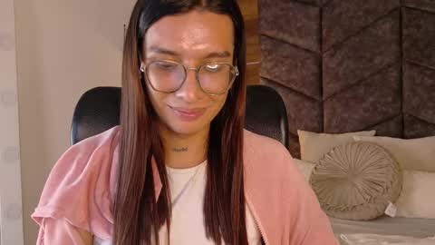 lauraagomezz__ online show from 09/16/25, 11:39