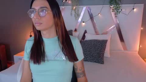 lauraagomezz__ online show from 09/20/25, 08:43