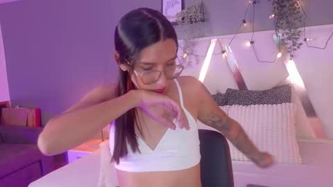 lauraagomezz__ online show from 10/04/25, 07:34