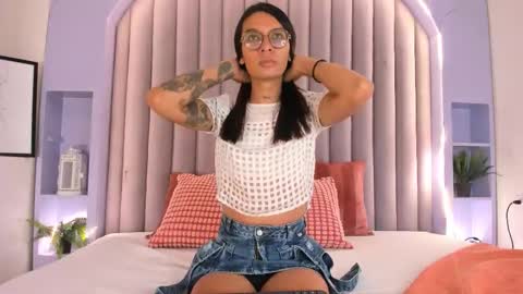 lauraagomezz__ online show from 10/06/25, 07:33