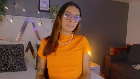 lauraagomezz__ online show from 10/13/25, 07:36