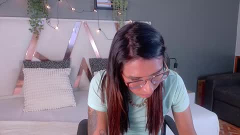 lauraagomezz__ online show from 10/20/25, 08:42
