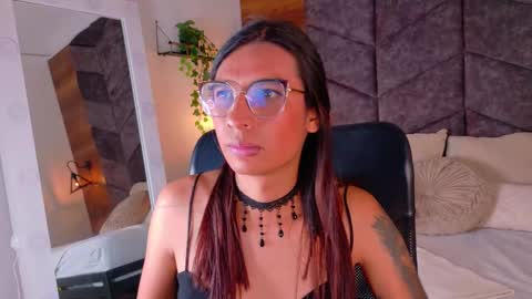 lauraagomezz__ online show from 10/22/25, 09:14